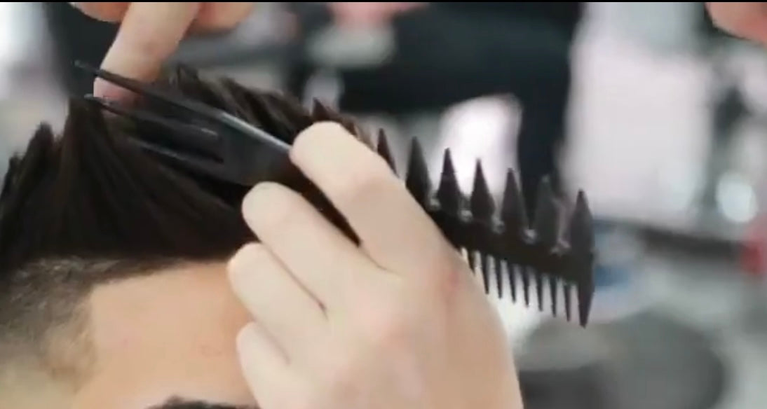 Petine per Acconciature - Ergonomico Antistatico per Capelli Voluminosi, Senza Profumo, Ideale per Fade & Look Soffici, Accessorio per Taglio Fade|Styling Moderno|Petine in Plastica Resistente, Strumenti per Acconciature kappa